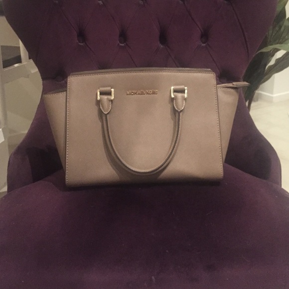 Michael Kors Handbags - Michael kors bag