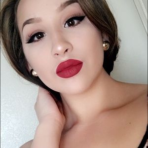 Meet your Posher, Roxanne