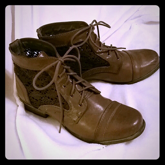Taupe Crochet inset Leather Boots sz 8.5