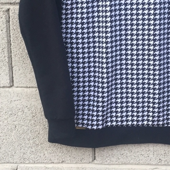 Houndstooth Sweater. - Picture 2 of 3