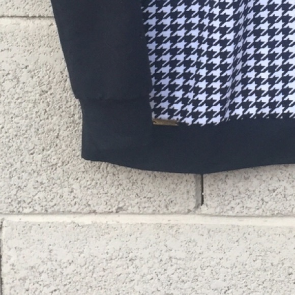 Houndstooth Sweater. - Picture 3 of 3