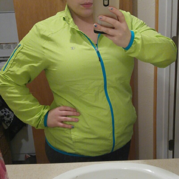 Cute light weight jacket - Picture 2 of 2