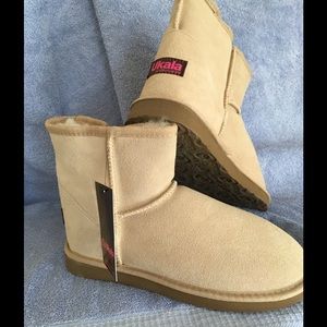New Ukala Boots Size 8