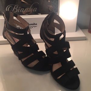 Black wedges