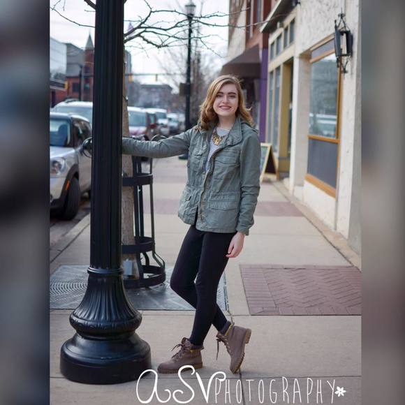 Meet your Posher, Kristen - Picture 1 of 1