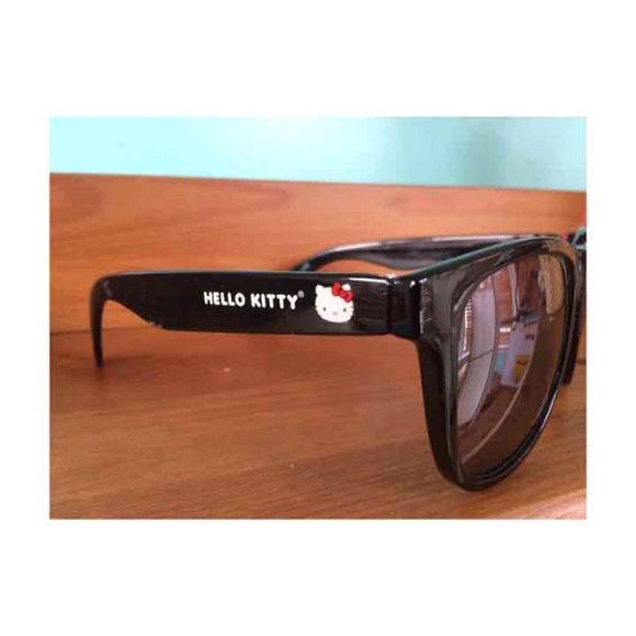 Hello Kitty Bow Sunglasses - Picture 2 of 4