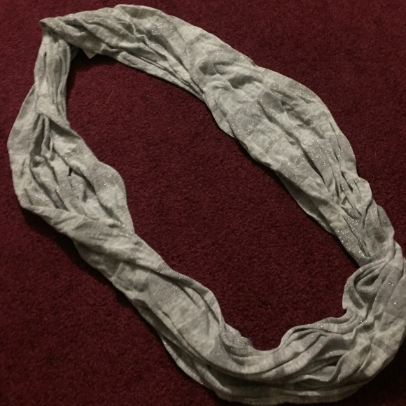 Light grey scarf - Picture 1 of 1