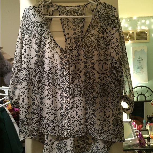 Sheer cream and navy blouse - Picture 1 of 1