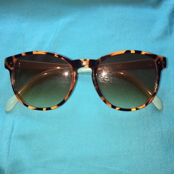 Sunglasses ⭐️⭐️⭐️