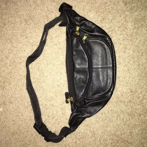 Black fanny pack