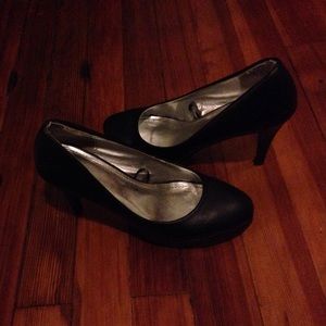 Black Pumps