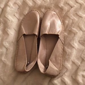 NEVER WORN Gap metallic slip ons