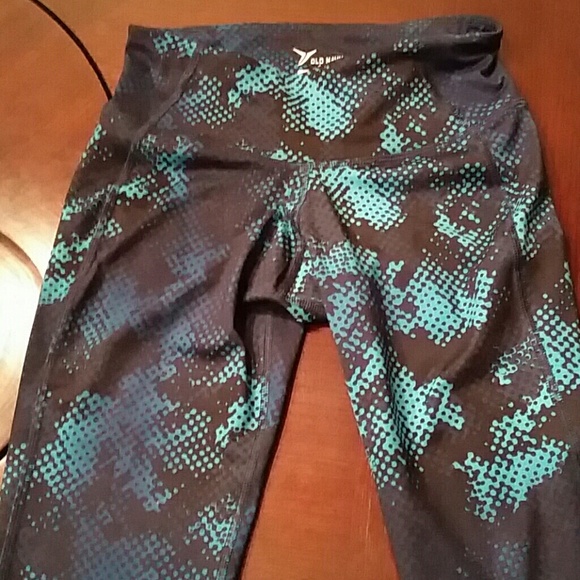 SOLD! Old Navy active wear crops - Picture 1 of 3
