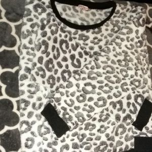 XL Juicy Couture Semi Crop Snow Leopard Sweater
