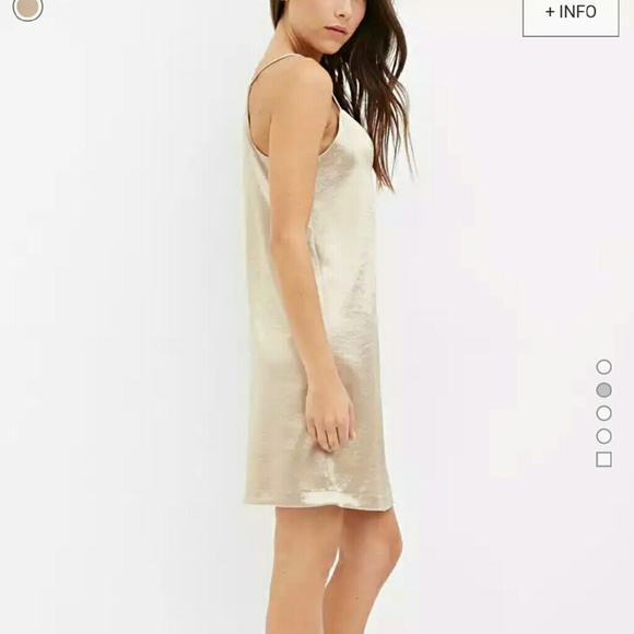 Dress - Picture 3 of 4