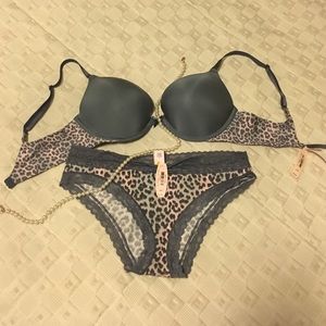 Vs Bra and Underwear Set- sizes: 34c & Medium