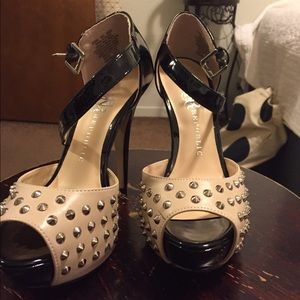 Rock & Republic Studded Pumps size 5.5