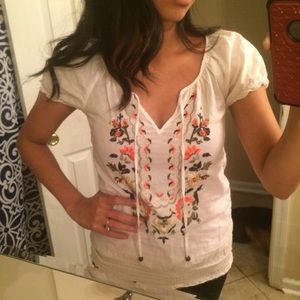 White top with flower pattern🌸