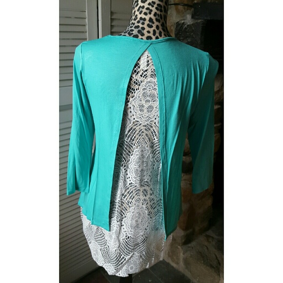 🎉HP🎉 Mint white lace tunic top - Picture 2 of 3