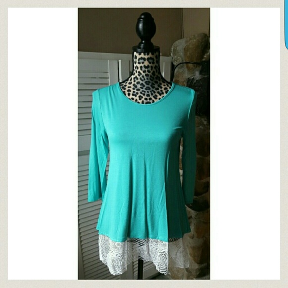 🎉HP🎉 Mint white lace tunic top - Picture 3 of 3