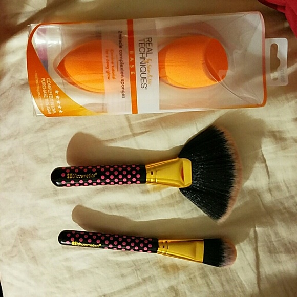 Real Technique 2 sponges, 2 Bh cosmetics brushes