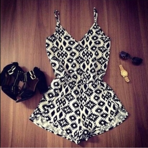 Pants - HostPick🎉️🎉🎉black and white romper!!