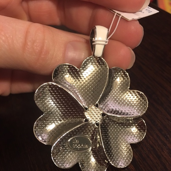 Flower with rhinestones slide - Picture 3 of 3