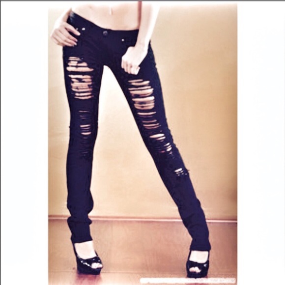 ✨LAST ONE✨Black best fitted shredded jeans - Picture 3 of 3