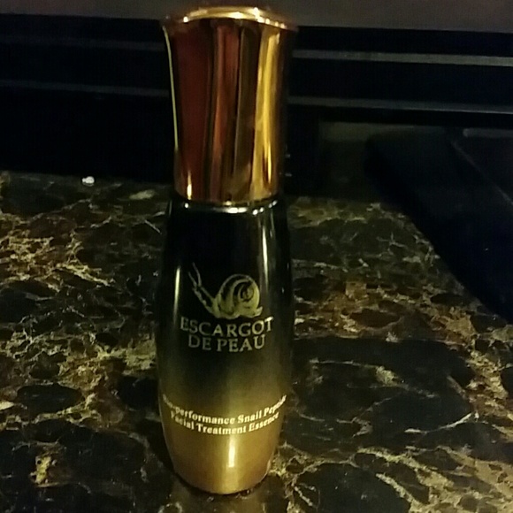 Full sized Escargot DE Peau serum