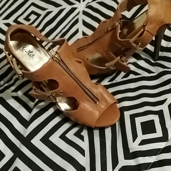 Shoes - Picture 2 of 2