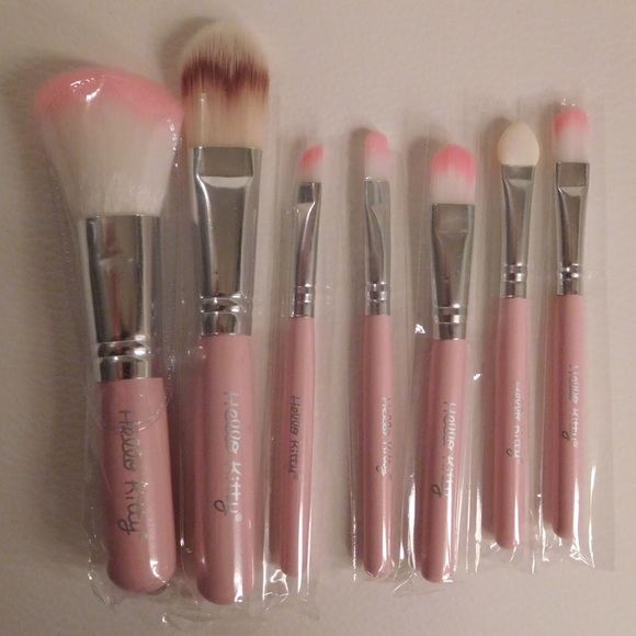 ‼️ SOLD OUT ‼️ Hello Kitty 7 piece mini brush set - Picture 3 of 4