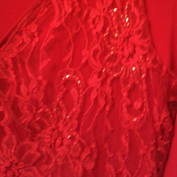 RED LACE DRESS - Picture 3 of 3
