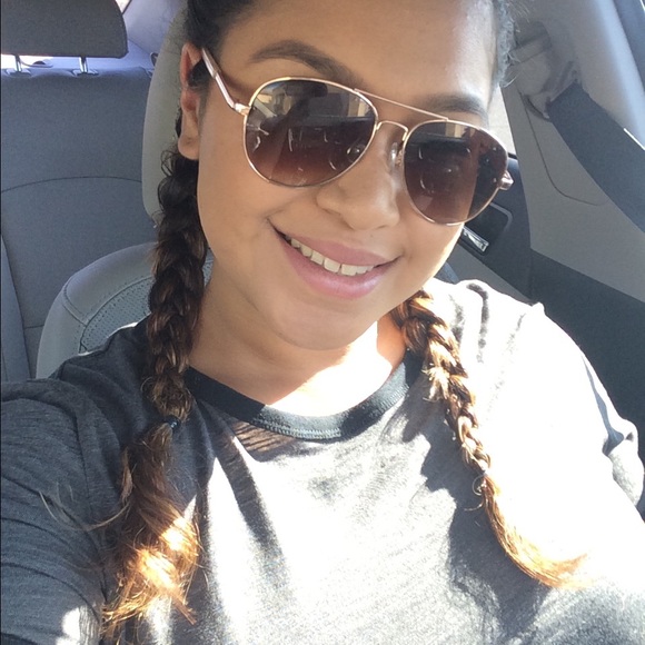 Meet your Posher, Sheena - Picture 2 of 2