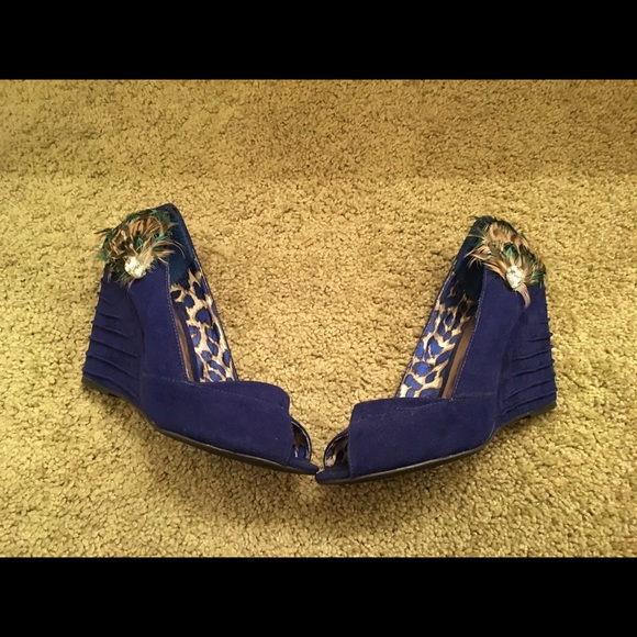 Suede peacock wedges