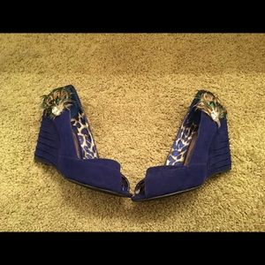 Suede peacock wedges