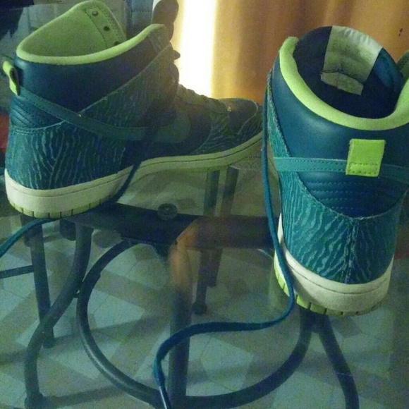 Nike - Picture 2 of 4