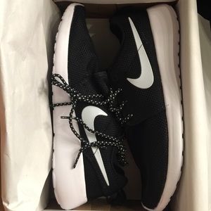Men's Nike Roshes