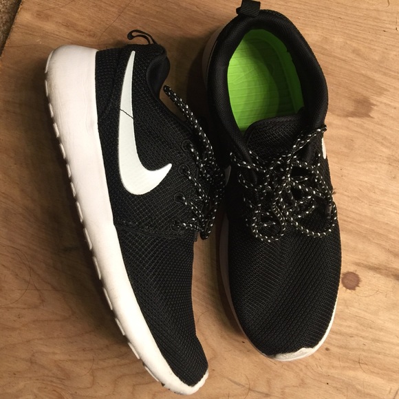 Womens Nike Roshes