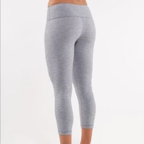 🚫sold🚫Lululemon wunder under crop 6