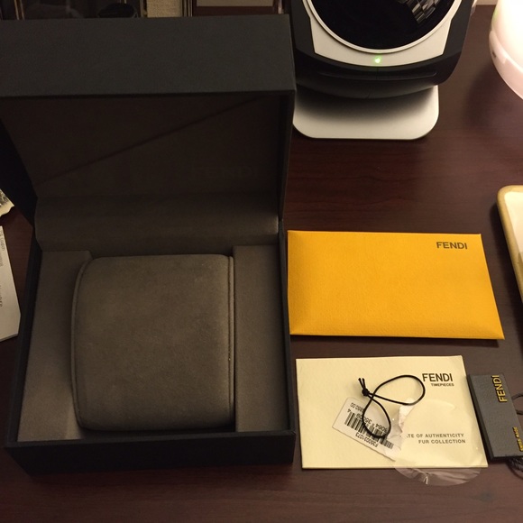 Sold!💸FENDI Watch - Picture 3 of 4