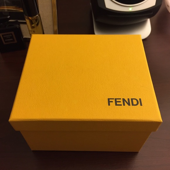 Sold!💸FENDI Watch - Picture 4 of 4