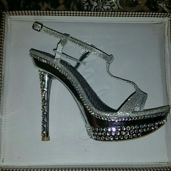 SOLD IN BUNDLE***Dazzling Silver Rhinestone Mirrored Heels NWOT - Picture 2 of 4