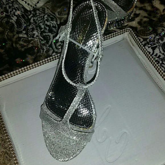 SOLD IN BUNDLE***Dazzling Silver Rhinestone Mirrored Heels NWOT - Picture 3 of 4