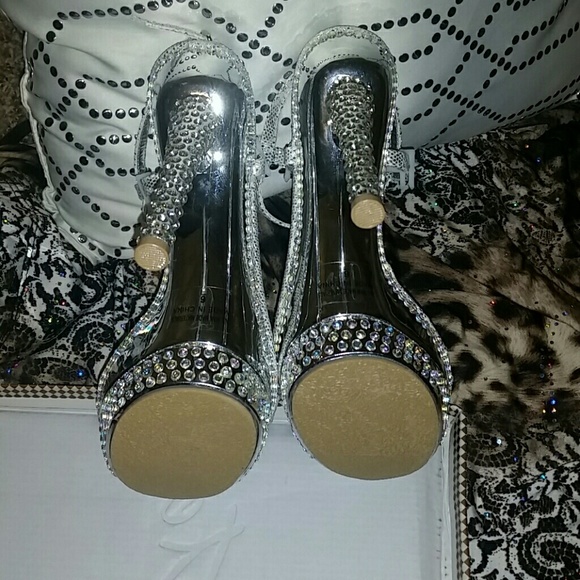 SOLD IN BUNDLE***Dazzling Silver Rhinestone Mirrored Heels NWOT - Picture 4 of 4