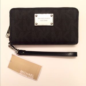 NWT 'Large Jet Set' Phone Wristlet
