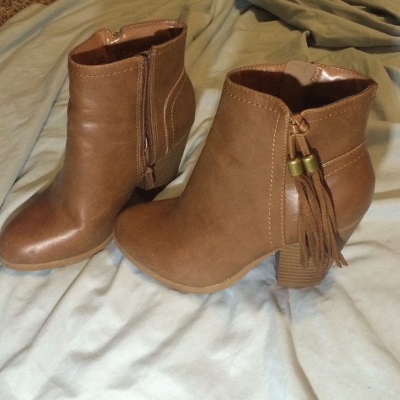 Cute booties never worn