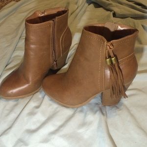 Cute booties never worn