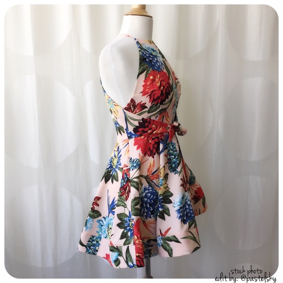 🆕 APRIL SPIRIT floral halter dress - Picture 2 of 5