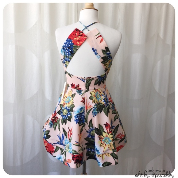 🆕 APRIL SPIRIT floral halter dress - Picture 3 of 5