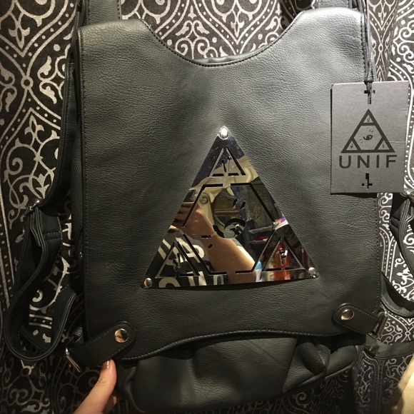 ⭕️Sold⭕️Unif Pyramid Pack - Picture 2 of 4